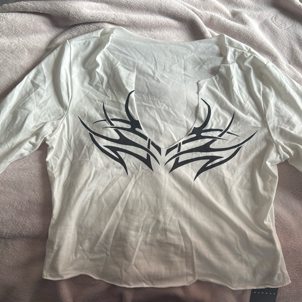 NEW White Long Sleeve Crop Top with Deep V-neck and print for streetwear.